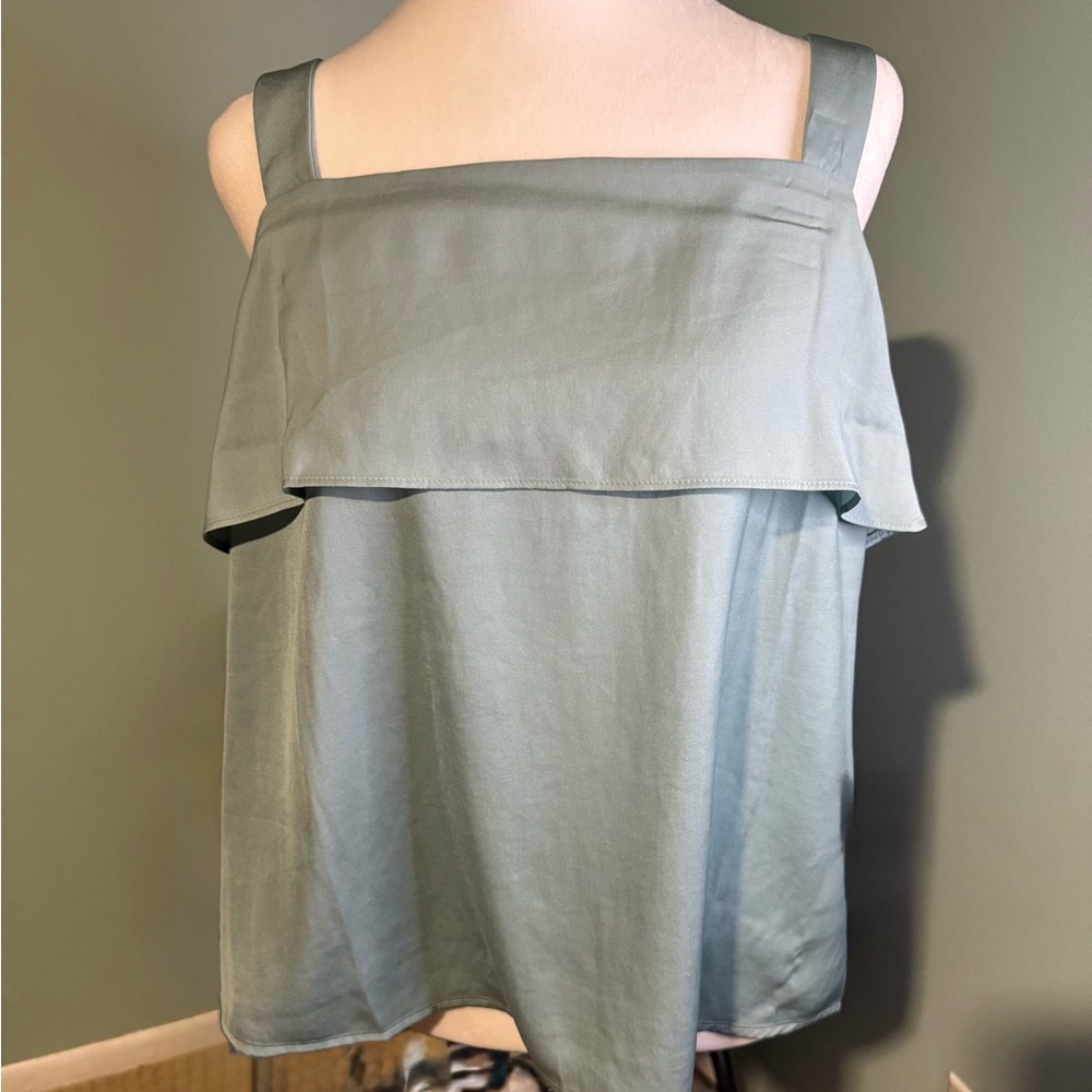 NWT Banana Republic green Sleeveless Tank Top with Ruffled Boxy Style, med